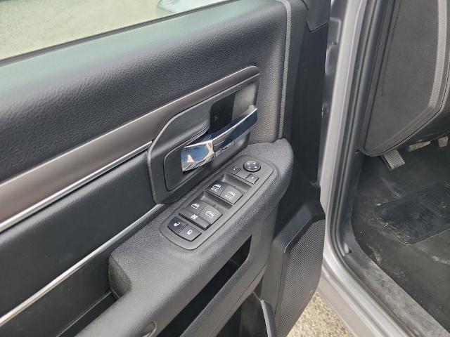 2024 Ram 1500 Classic Warlock Crew Cab 4x2 5'7" Box