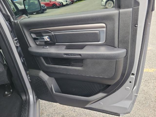 2024 Ram 1500 Classic Warlock Crew Cab 4x2 5'7" Box