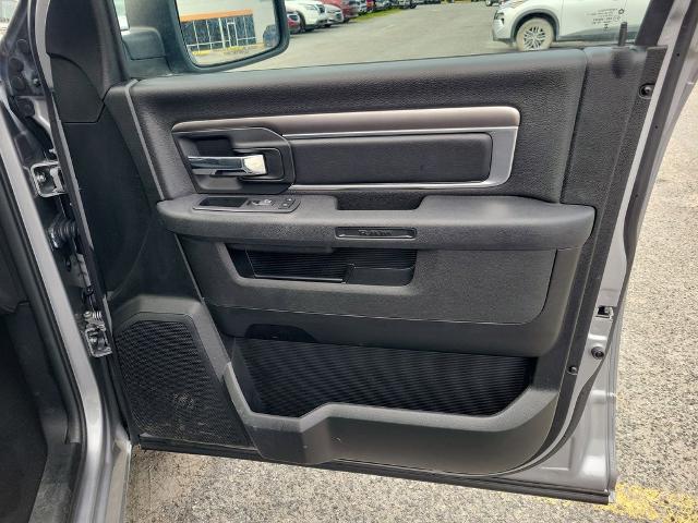 2024 Ram 1500 Classic Warlock Crew Cab 4x2 5'7" Box