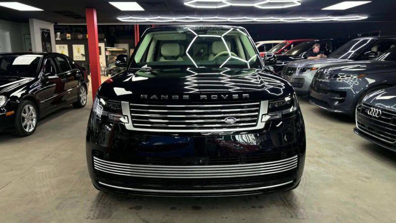 2024 Land Rover Range Rover P615 SV