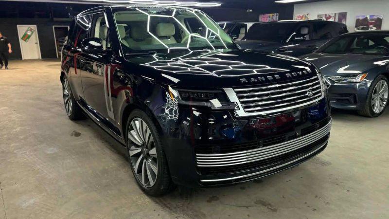 2024 Land Rover Range Rover P615 SV