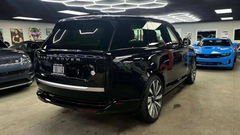 2024 Land Rover Range Rover P615 SV