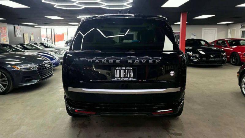 2024 Land Rover Range Rover P615 SV