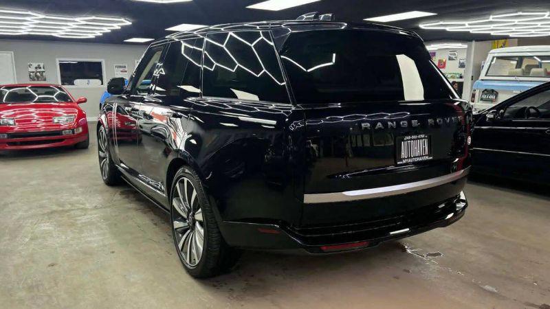 2024 Land Rover Range Rover P615 SV