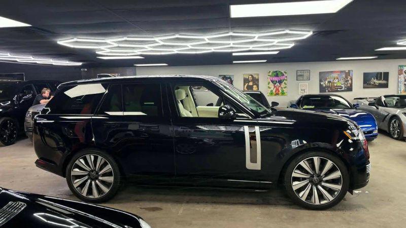 2024 Land Rover Range Rover P615 SV
