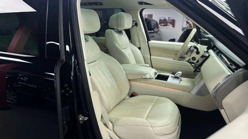 2024 Land Rover Range Rover P615 SV