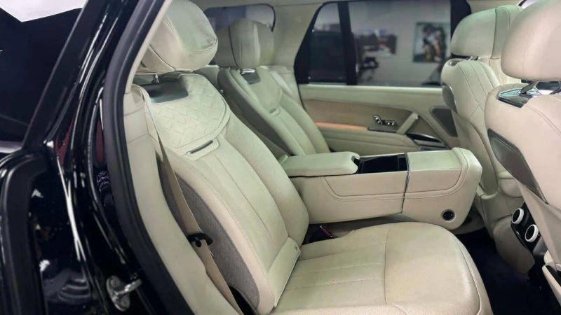 2024 Land Rover Range Rover P615 SV