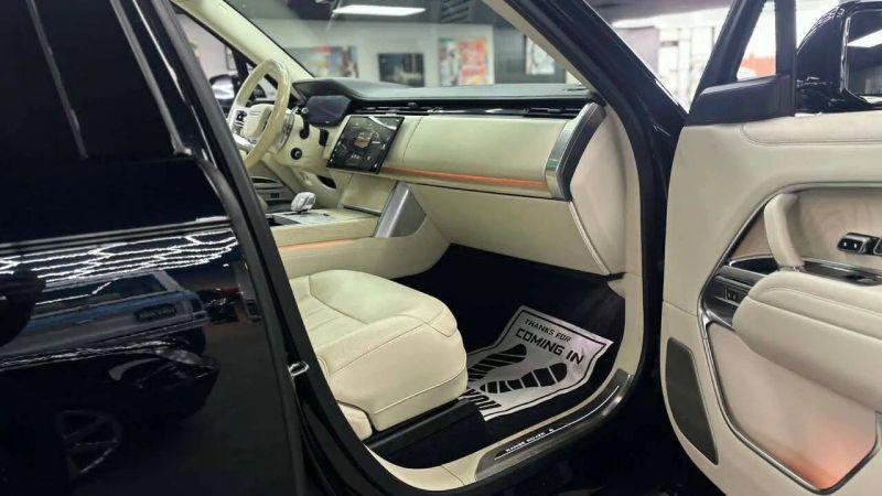 2024 Land Rover Range Rover P615 SV
