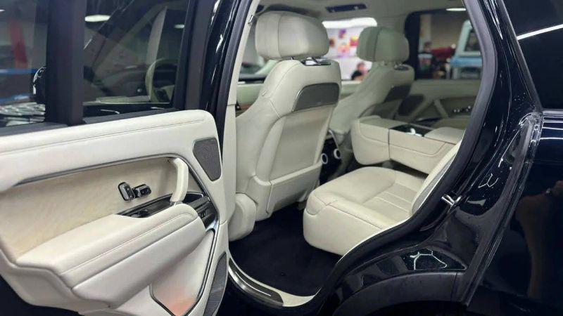2024 Land Rover Range Rover P615 SV