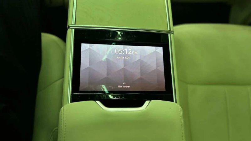2024 Land Rover Range Rover P615 SV