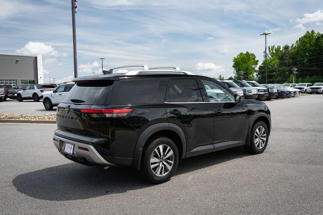 2024 Nissan Pathfinder SL FWD
