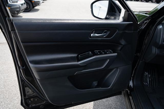 2024 Nissan Pathfinder SL FWD