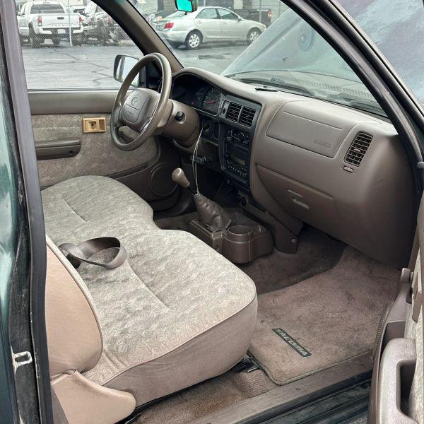 2000 Toyota Tacoma Base