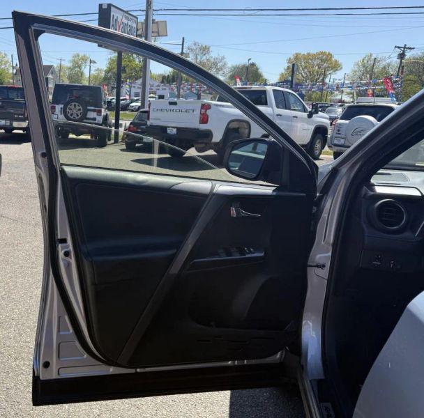 2018 Toyota RAV4 Hybrid SE