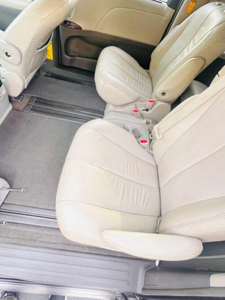 2013 Toyota Sienna XLE V6 8 Passenger