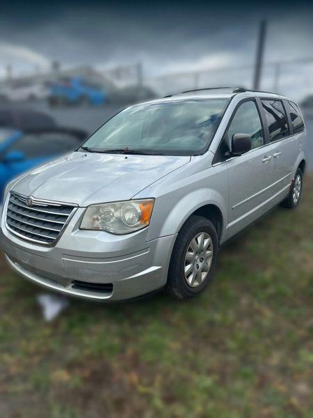 2010 Chrysler Town & Country LX