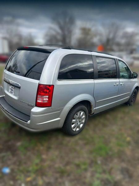 2010 Chrysler Town & Country LX