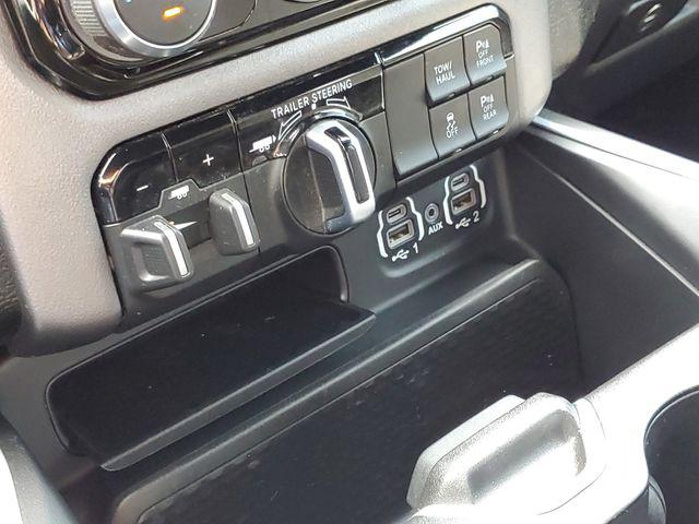 2022 Ram 1500 Big Horn Crew Cab 4x4 5'7" Box