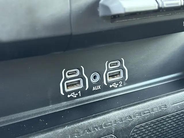 2025 Ram 1500 Big Horn Crew Cab 4x4 5'7" Box