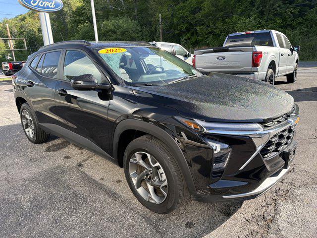 2025 Chevrolet Trax FWD LT