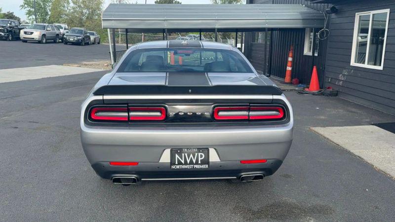 2016 Dodge Challenger SXT Plus