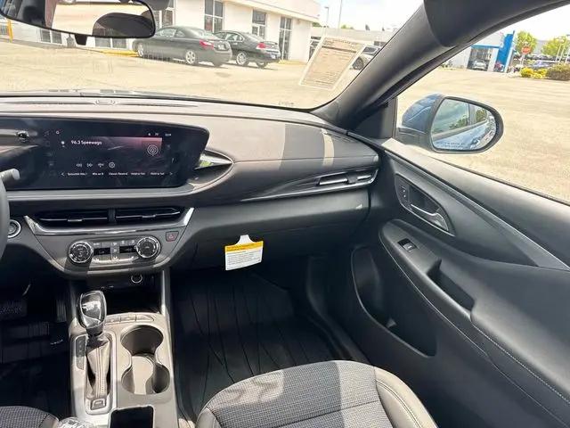 2026 Buick NV Preferred FWD