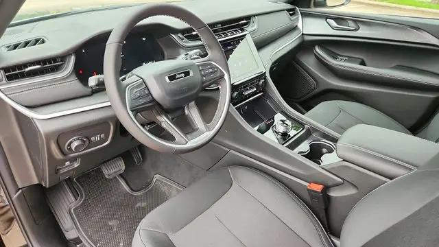2026 Jeep Grand Cherokee Altitude 4x2