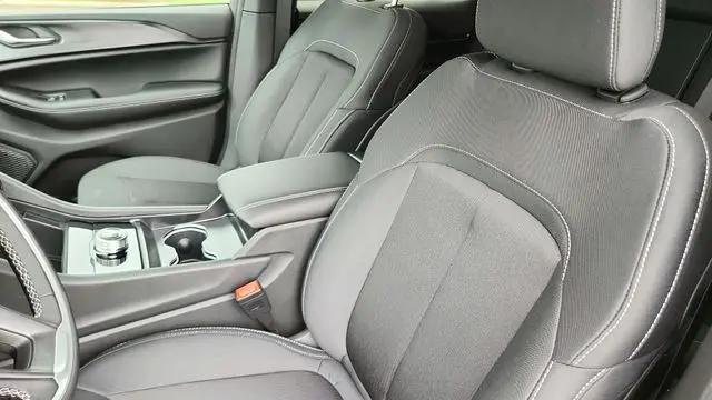 2026 Jeep Grand Cherokee Altitude 4x2