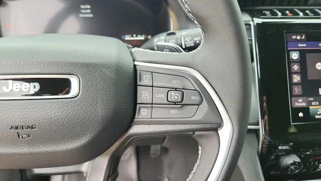 2026 Jeep Grand Cherokee Altitude 4x2