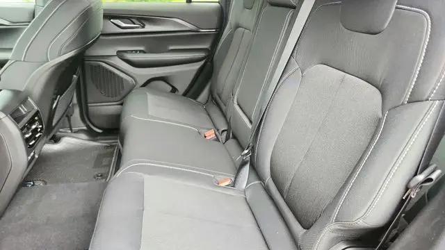 2026 Jeep Grand Cherokee Altitude 4x2