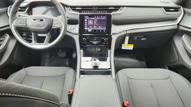 2026 Jeep Grand Cherokee Altitude 4x2