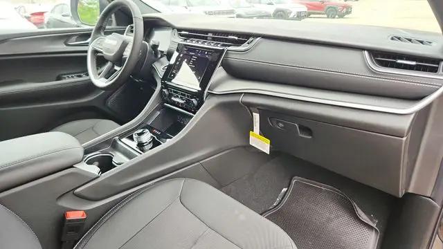 2026 Jeep Grand Cherokee Altitude 4x2