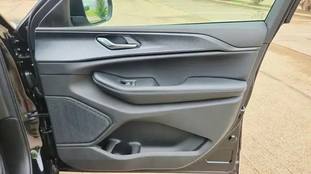 2026 Jeep Grand Cherokee Altitude 4x2
