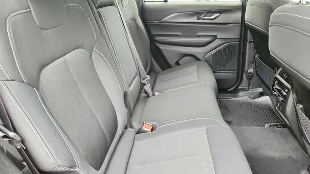 2026 Jeep Grand Cherokee Altitude 4x2