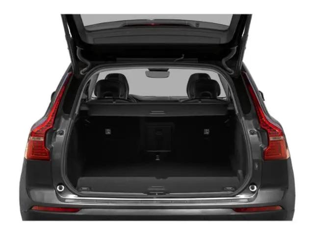 2023 Volvo XC60 B5 Ultimate Dark Theme