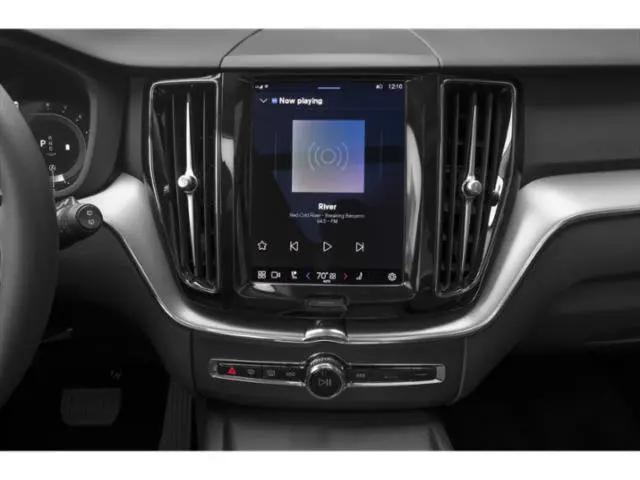 2023 Volvo XC60 B5 Plus Dark Theme