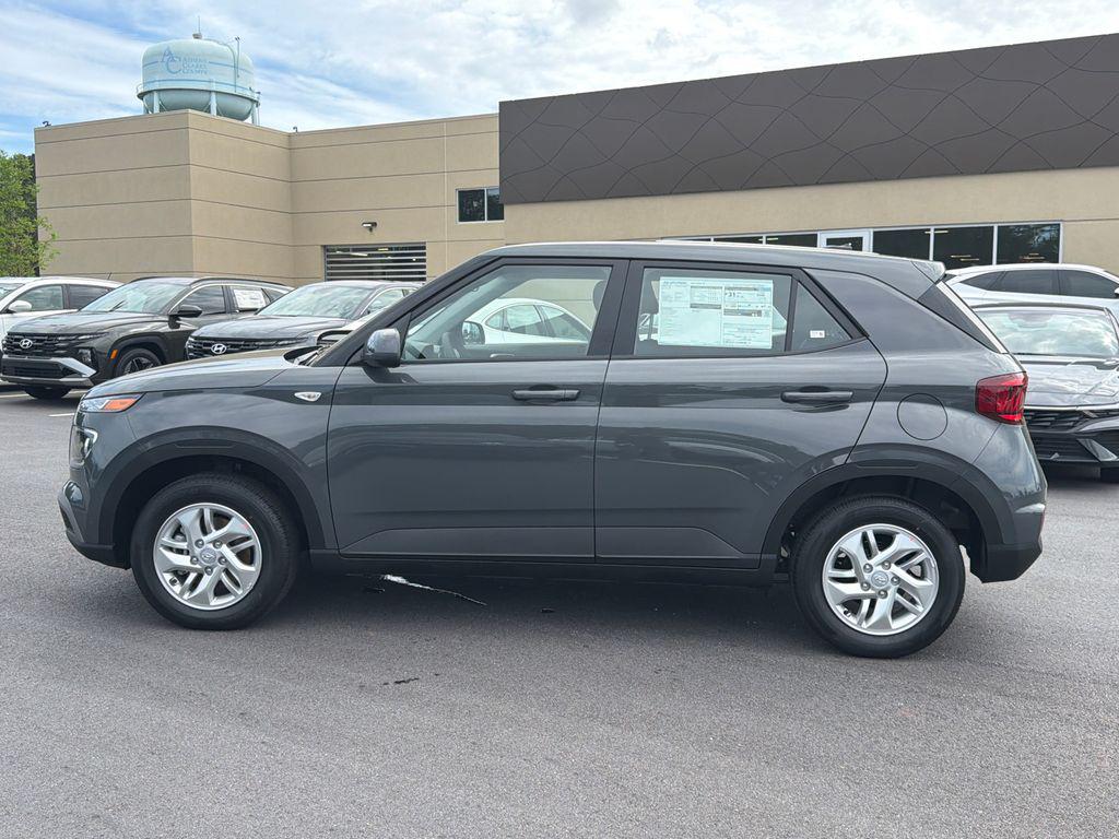 New 2026 Gray HYUNDAI SE image 2