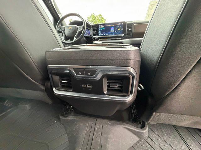 2023 Chevrolet Silverado 1500 4WD Crew Cab Short Bed High Country