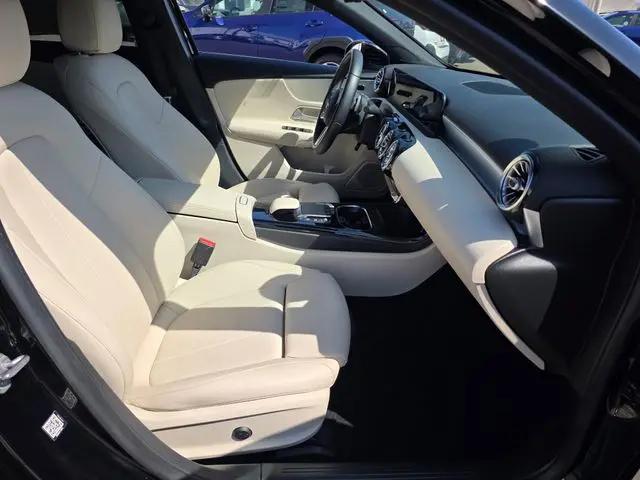 2021 Mercedes-Benz A 220 A 220