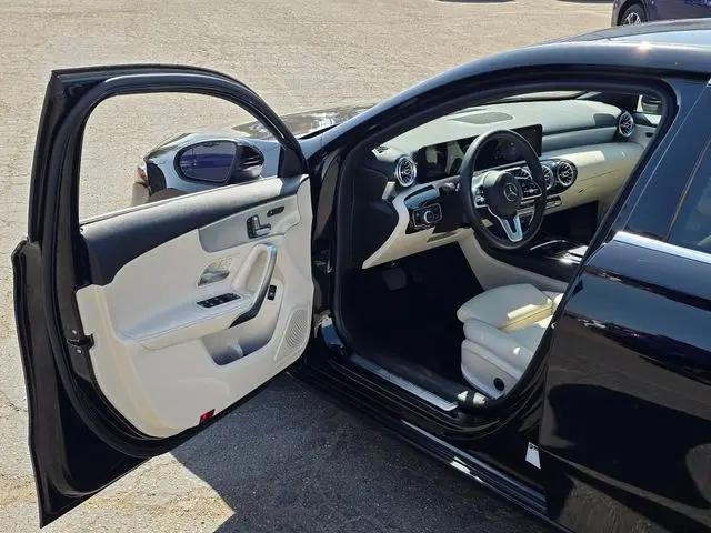2021 Mercedes-Benz A 220 A 220