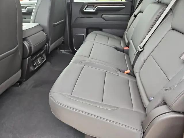 2026 GMC Sierra 2500HD Crew Cab, Standard Bed, SLT, 4WD