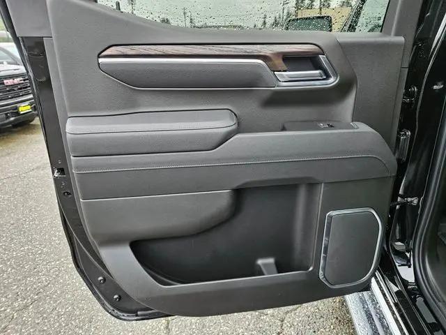 2026 GMC Sierra 1500 Crew Cab, Standard Bed, SLT, 4WD