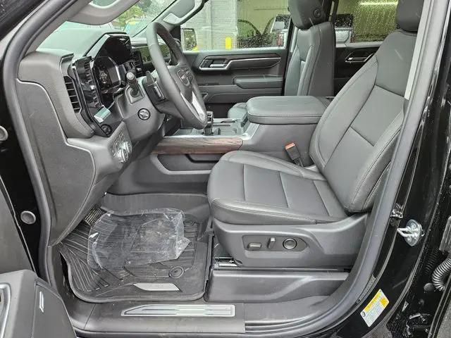 2026 GMC Sierra 1500 Crew Cab, Standard Bed, SLT, 4WD