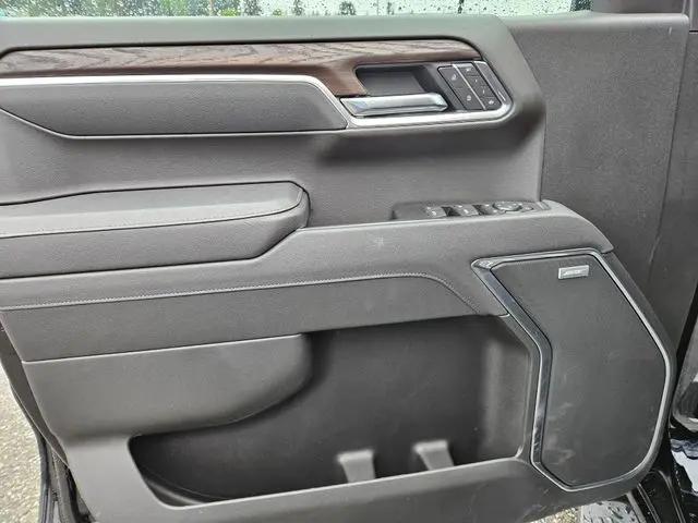2026 GMC Sierra 1500 Crew Cab, Standard Bed, SLT, 4WD
