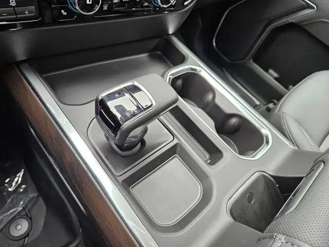2026 GMC Sierra 1500 Crew Cab, Standard Bed, SLT, 4WD