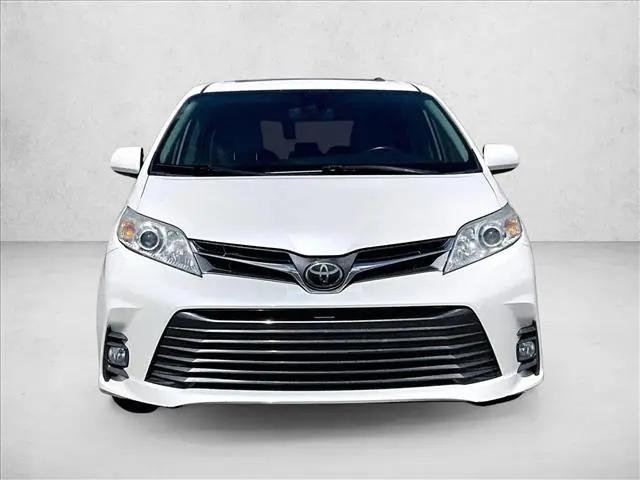 2020 Toyota Sienna XLE