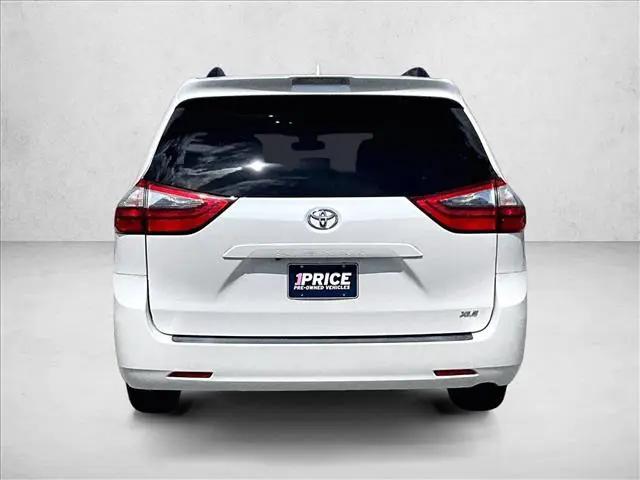 2020 Toyota Sienna XLE