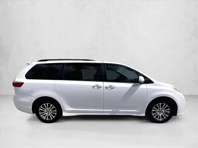 2020 Toyota Sienna XLE