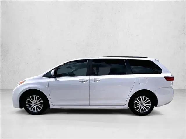 2020 Toyota Sienna XLE