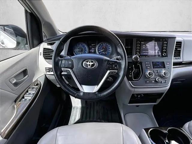 2020 Toyota Sienna XLE